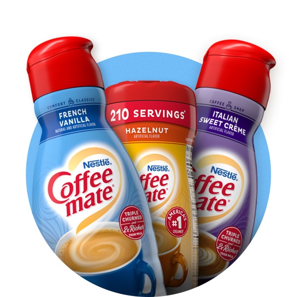 Envases de crema para café Coffee mate® líquida y en polvo sobresalen de un círculo azul.