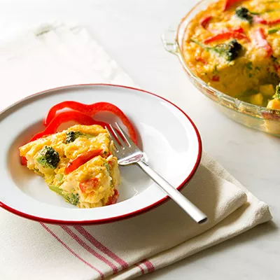 Pastel de desayuno de macarrones con queso