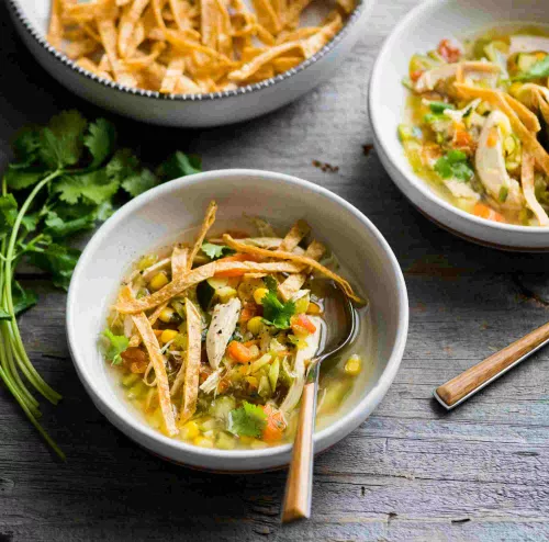 Sopa de pollo y tortilla