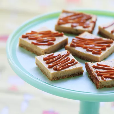 Barras de Cheesecake de Plátano y Dulce de Leche