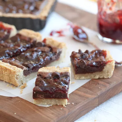 Barras de Galleta con Chocolate y Mermelada de Fresa