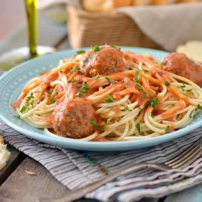 Espagueti con Albóndigas