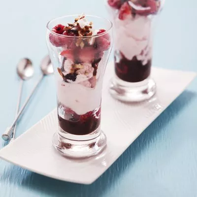 Postre de Abuelita Syrup y Helado de Fresa