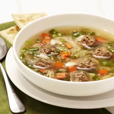 Sopa Rapida y Facil de Albóndigas y Vegetales