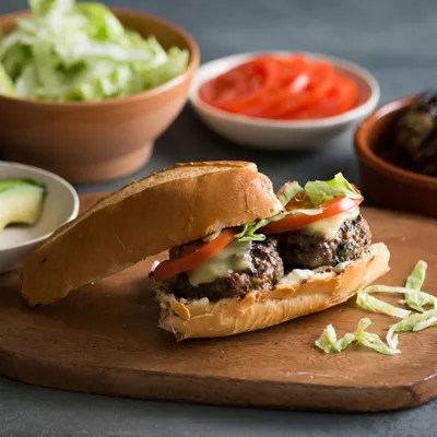 Hamburguesas de Albóndigas Mexicanas
