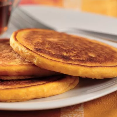 Cazuela de Tostada Francesa de Durazno y Almendras