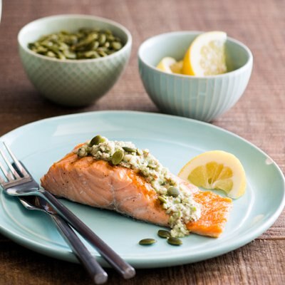 Salmón Frito con Salsa Cremosa de Nueces