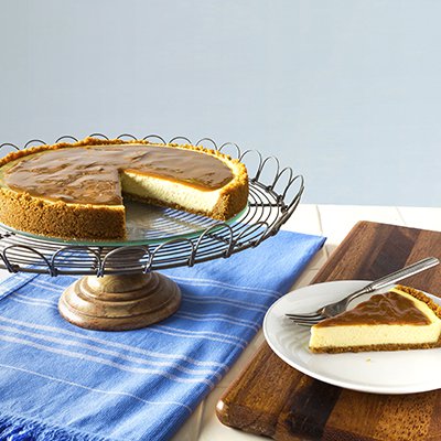 White Chocolate Cheesecake with Dulce de Leche Topping