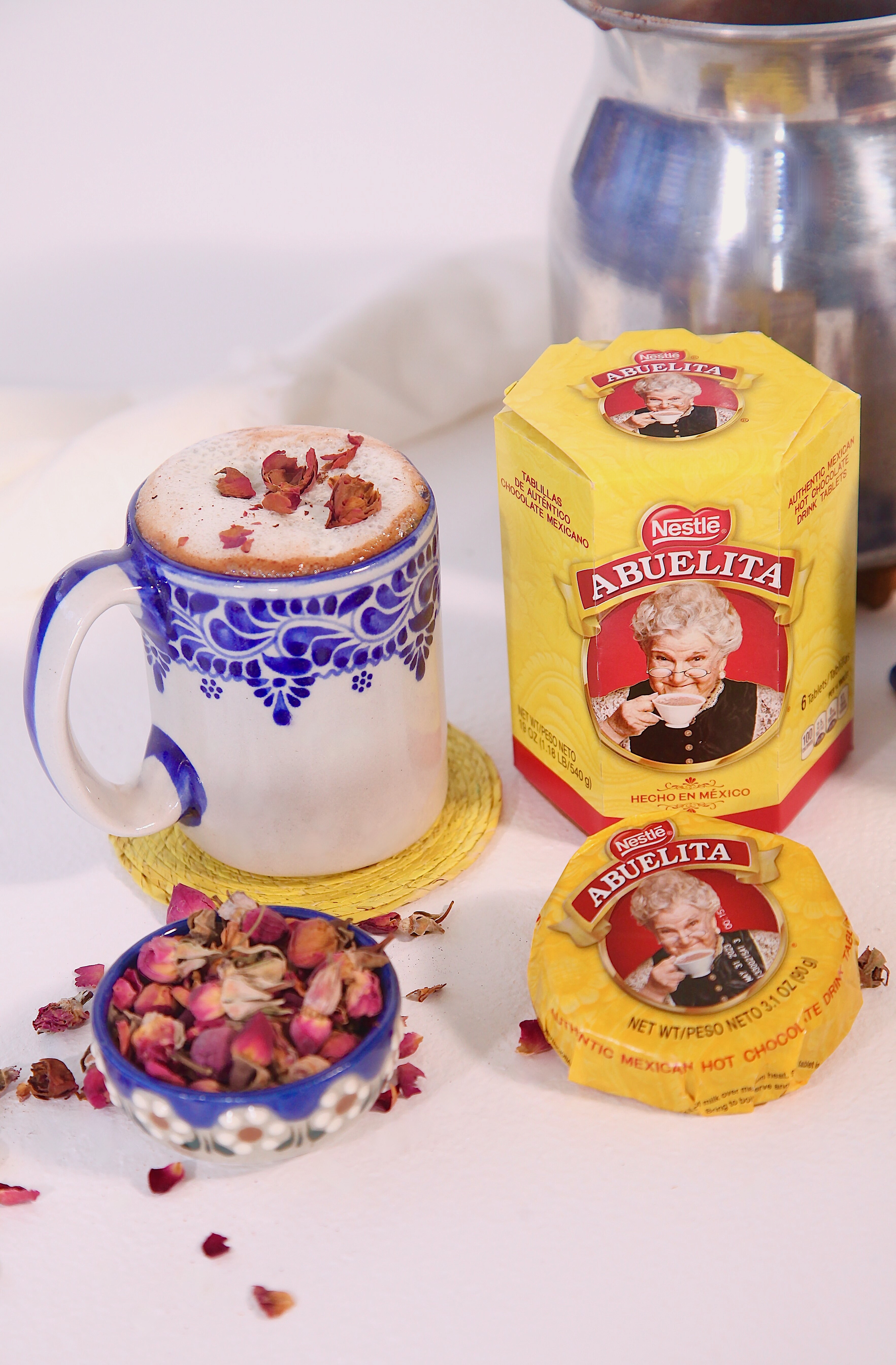 Chocolate Caliente Abuelita con Infusión de Rosas