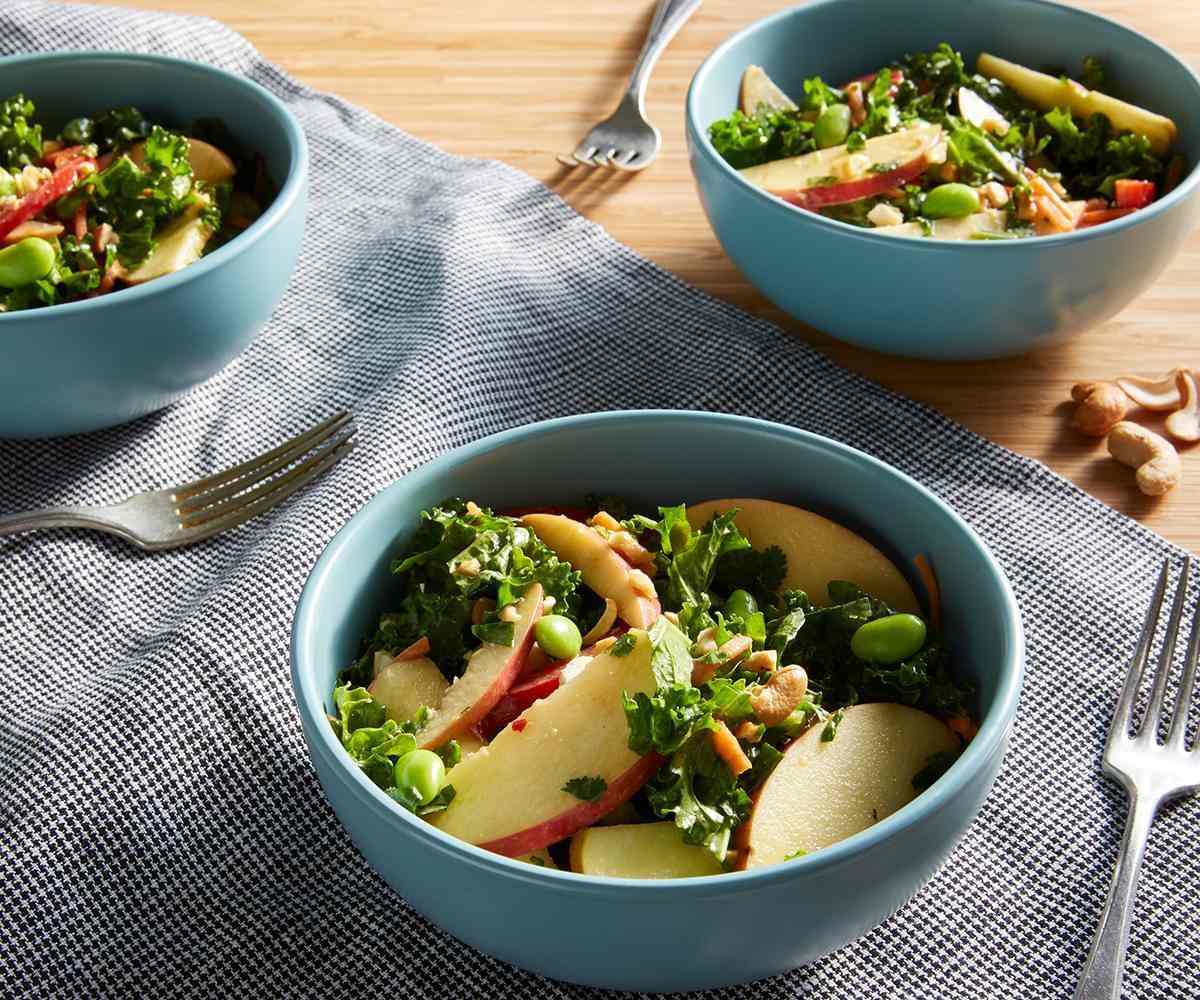 Ensalada de Col Rizada Picada al Estilo Tailandés