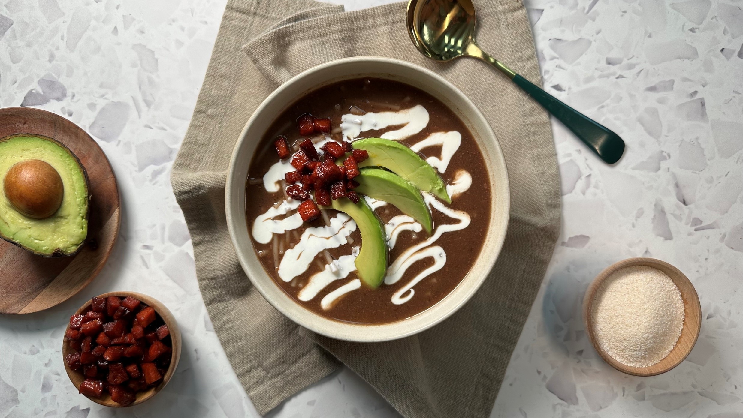 Sopa de Frijoles con Fideos