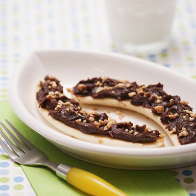 Barquitos de Plátano con Abuelita y Crema de Cacahuate