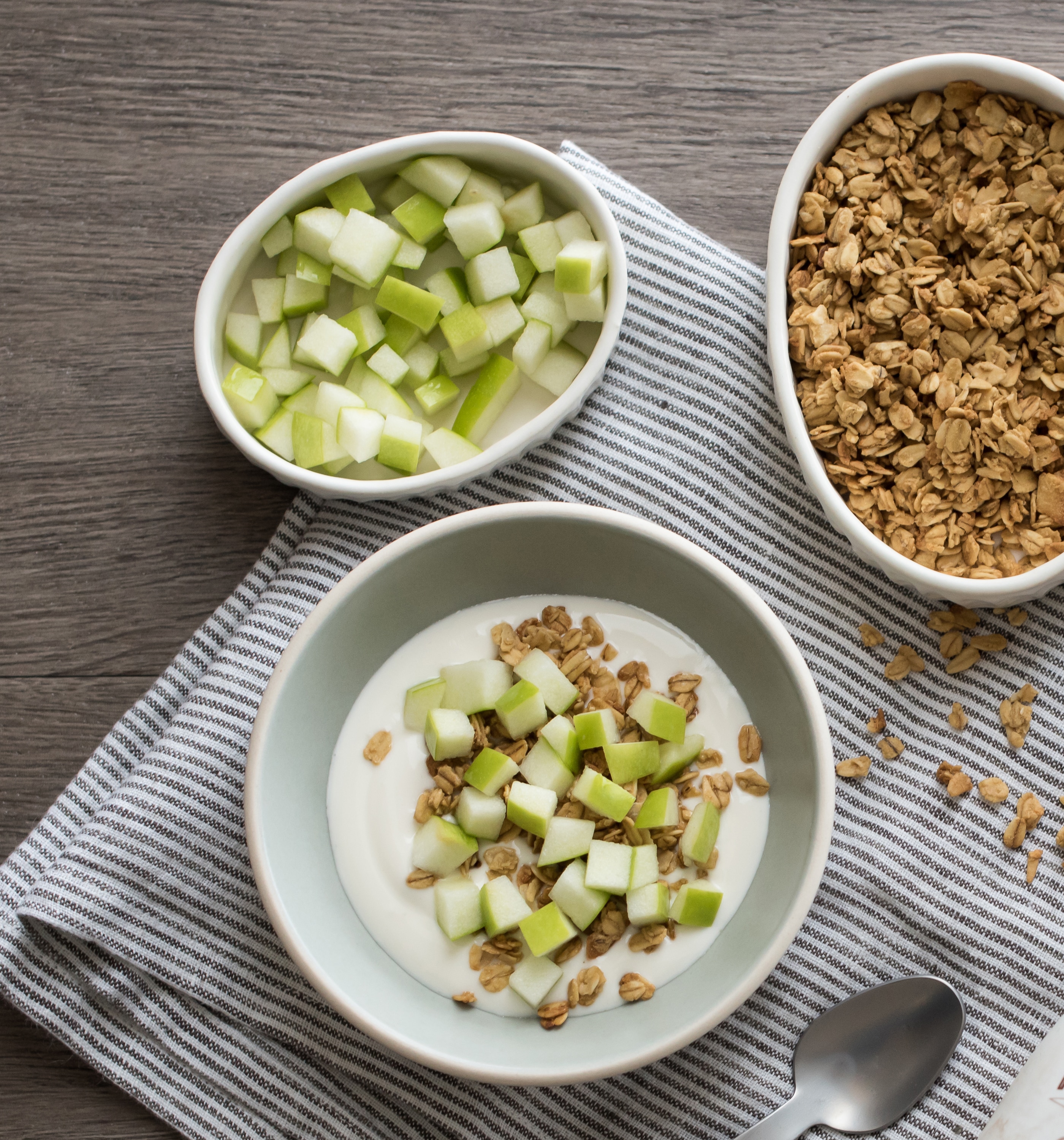 Tazón de Yogur con Manzana y Caramelo