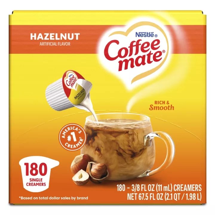Vista frontal central de caja de Coffee mate Hazelnut Liquid Creamer Singles - 0.375 fl oz, 180 creamers indiv. 180 / 3/8 FL OZ (11 mL) 67.5 FL OZ (2.1 QT / 1.98 L).