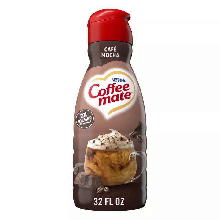 Vista frontal centrada de botella de creamer líquido Café Mocha de NESTLE COFFEE MATE con peso neto de 32 FL OZ (1 QT) 946 .