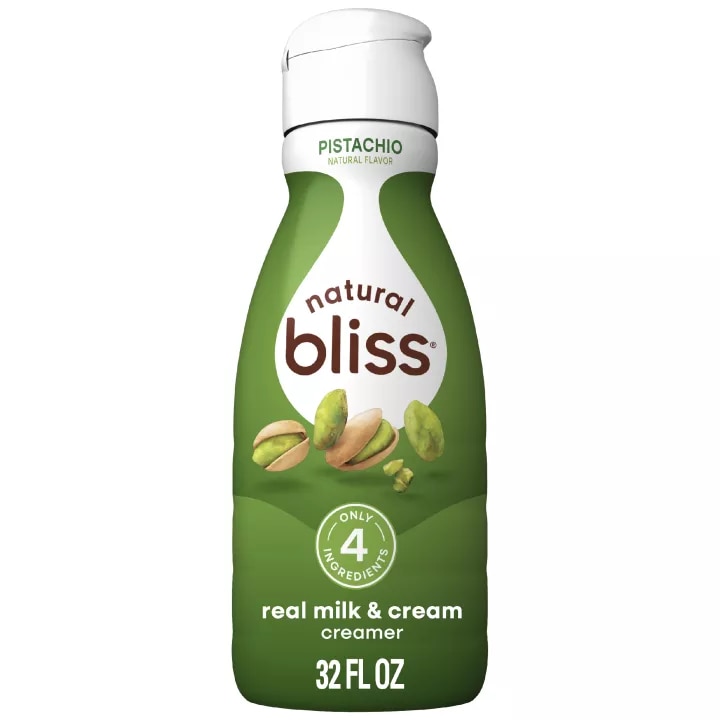 Vista frontal centrada del creamer líquido COFFEE MATE NATURAL BLISS sabor Pistacho de 32 fl oz. Producto en botella.