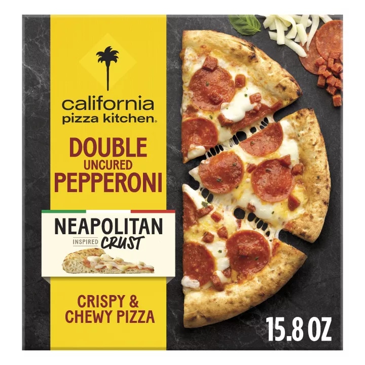 Vista frontal centrada del producto Neapolitan Double Pepperoni Peso Neto 15.8 oz (448 g) de California Pizza Kitchen.