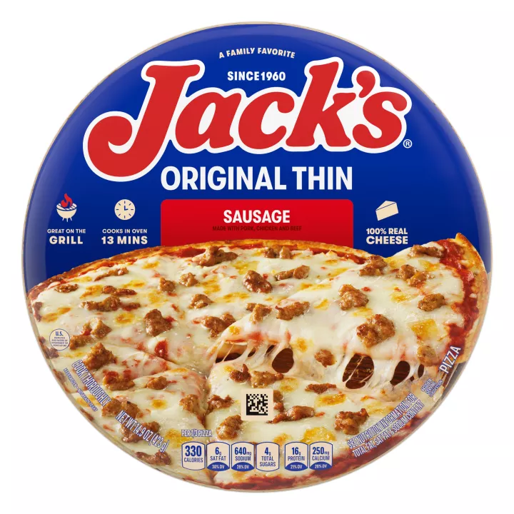 Un empaque de pizza de salchicha con una etiqueta roja, una espátula que levanta una porción de pizza y el logotipo de Jack's sobre un fondo azul.
