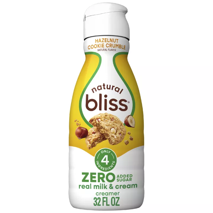 Vista frontal centrada de Hazelnut Cookie Crumble 0 Sugar Added Liquid Dairy Creamer de natural bliss 32 FL OZ (1 QT/946 mL).