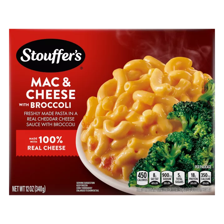 Caja de Macaroni & Cheese with Broccoli con un plato de macarrones y brócoli debajo del nombre del producto y del logo de STOUFFER'S.