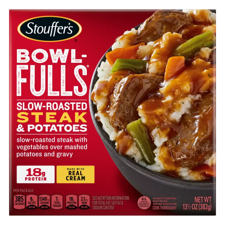 Caja de Slow-Roasted Steak & Potatoes Bowl-FULLS con un tazón de filete y verduras junto al nombre del producto y al logo.