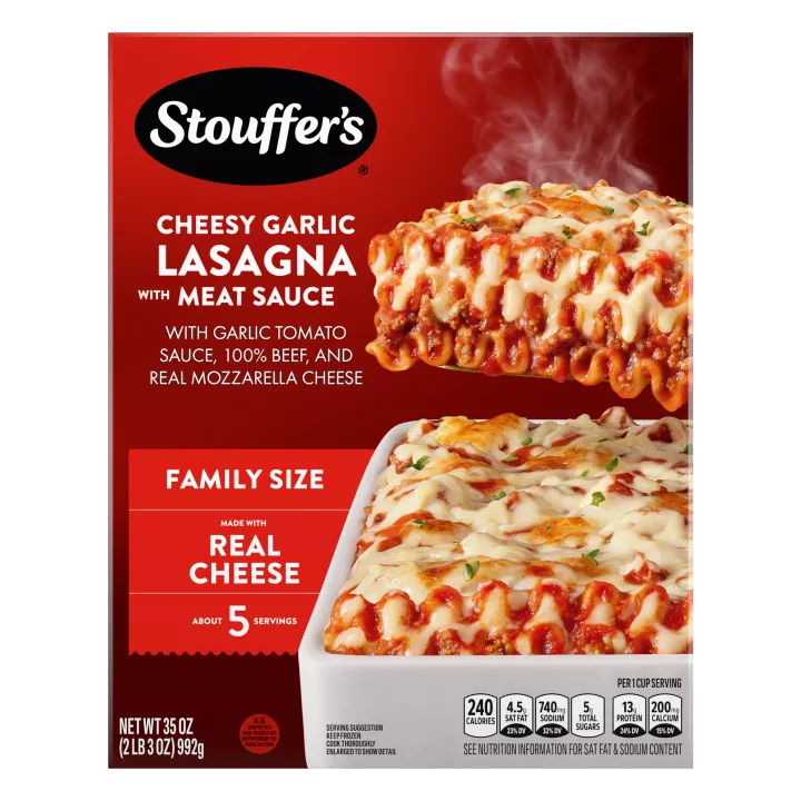 Cheesy Garlic Lasagna with Meat Sauce