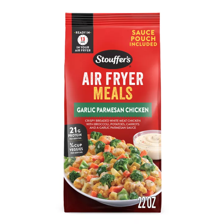 Front Center view of STOUFFER'S Air Fryer Garlic Parm Chicken Frozen Entrée NET WT 22 oz (1 lb 6 oz) 623 g product.