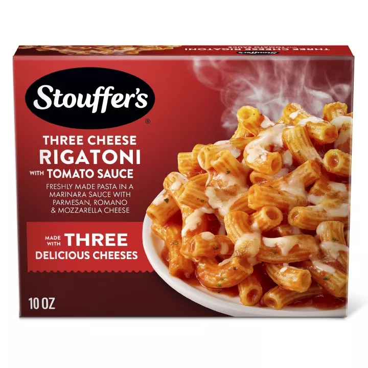 Vista frontal centrada de Frozen Meals Three Cheese Rigatoni with Tomato Sauce 10oz Box PESO NETO 10oz (283 g) de STOUFFER'S.