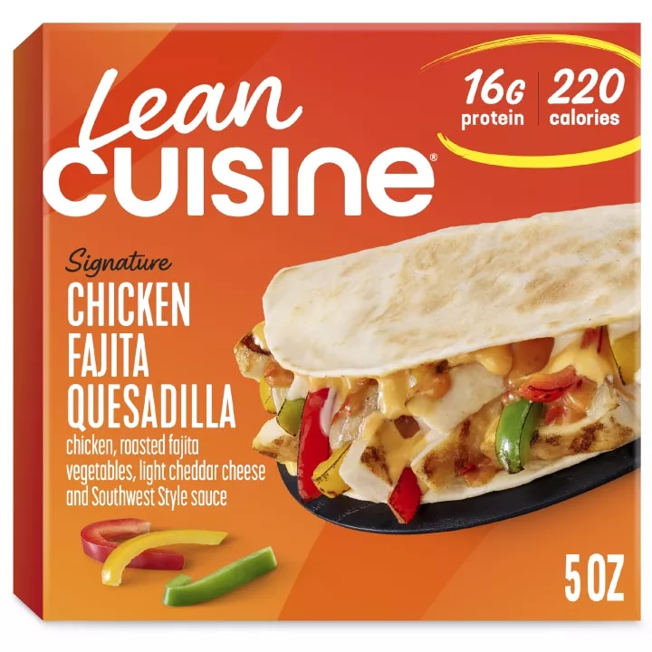 Vista frontal centrada de caja de Chicken Fajita Quesadilla de Lean Cuisine con PESO NETO 5oz (141g).