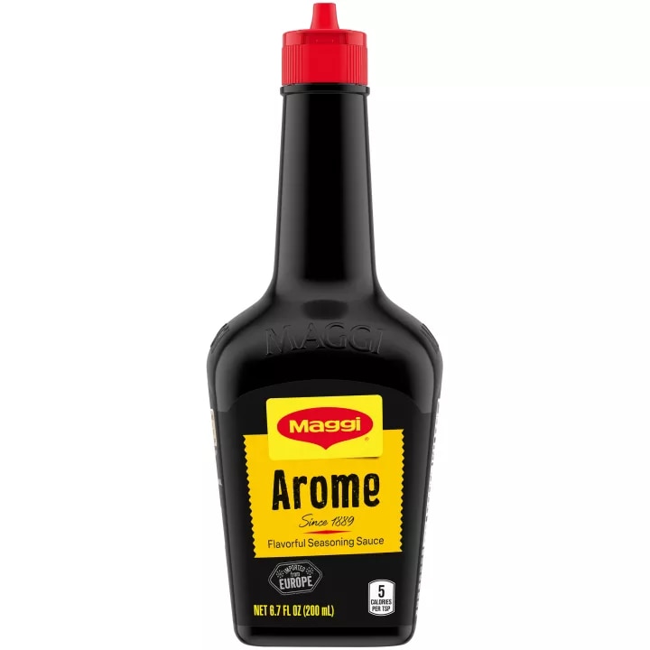 Foto con vista del frente de un envase de Sazonador Arôme MAGGI de 800 ml con una etiqueta amarilla brillante que lee Arôme.