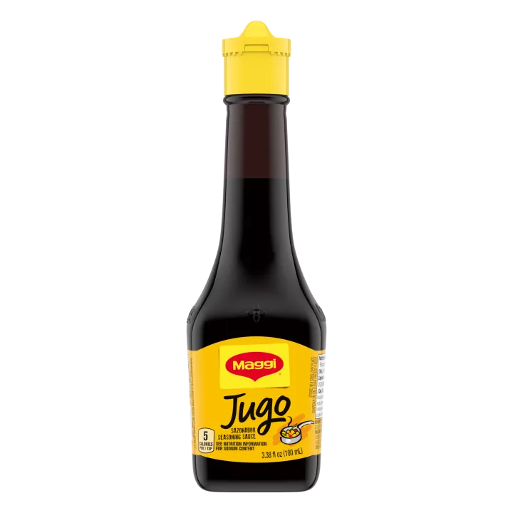 Paquete de sazonador Jugo MAGGI con una etiqueta amarilla brillante con el dibujo de una sartén.