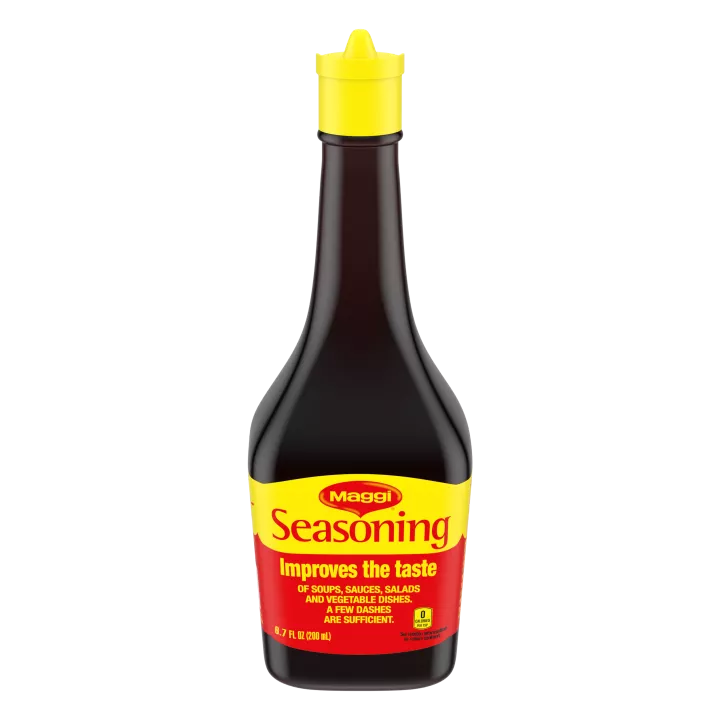 Foto con vista del frente de un envase de Sazonador asiático MAGGI de 800 ml con una etiqueta amarilla y roja brillante que lee Sazonador.