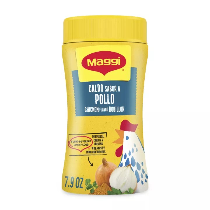 Foto con vista del frente de un paquete en forma de cilindro de caldo sabor a pollo granulado MAGGI PET de 7.9 oz con una etiqueta amarilla brillante que muestra una ilustración de un pollo que lleva una cesta de productos lácteos en un campo.