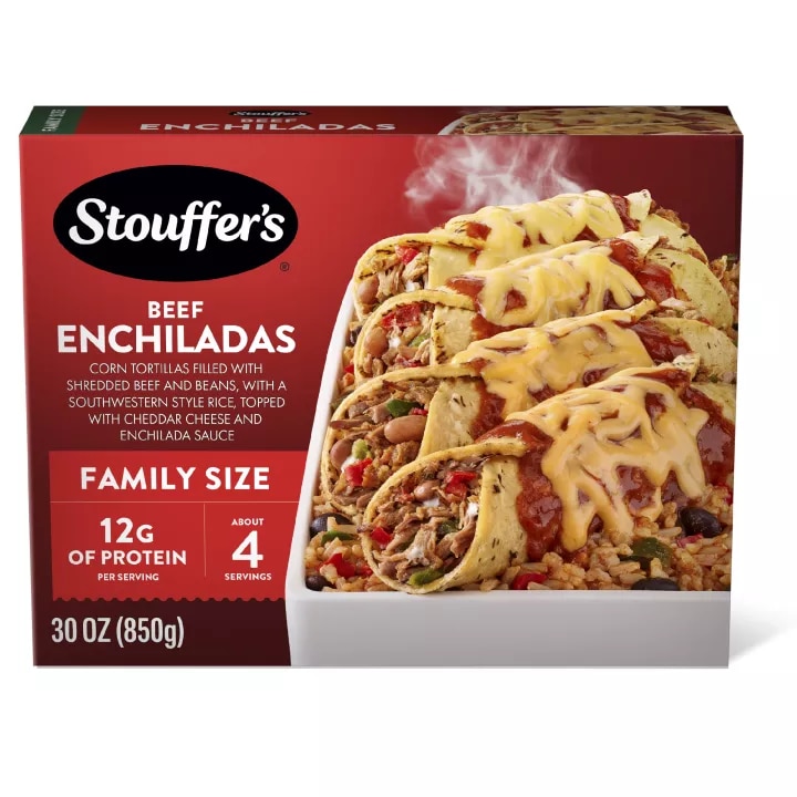 Vista frontal centrada de caja de 30oz (1lb 14oz/850g) de plato fuerte congelado de Enchiladas de carne de Stouffer's.