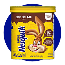 Un envase de polvo NESQUIK de chocolate en un círculo azul. 