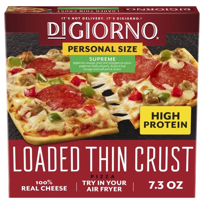 Vista frontal central de caja de pizza congelada Thin Crispy Crust Supreme de DIGIORNO 10x7.3 oz, PESO NETO 7.3 oz (209 g).