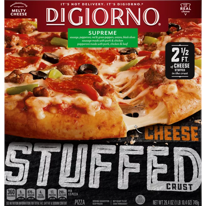 Caja de pizza DiGiorno Stuffed Crust Supreme con el queso estirándose desde el borde de la pizza y etiquetas Stuffed Crust