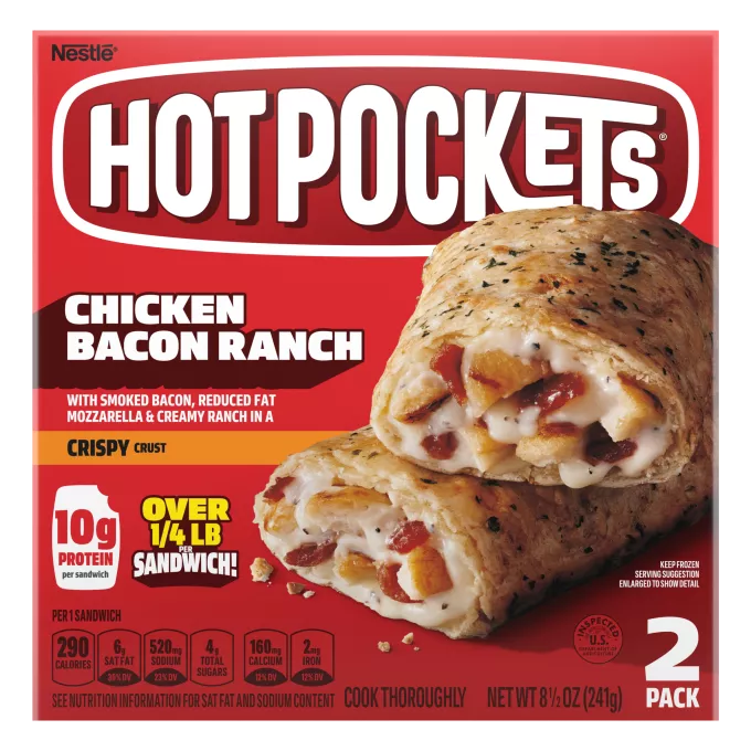 Vista frontal centrada de paquete con peso neto de 8.5oz (241 g) de 2 sándwiches congelados HOT POCKETS sabor Chicken Bacon Ranch.