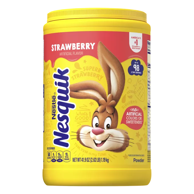 Envase amarillo grande con detalles rosados y el logo azul de Nesquik vertical a la izquierda del envase.