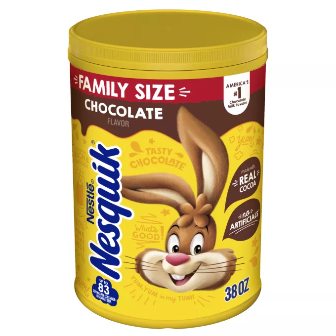Un envase amarillo con el conejo y el logo de Nesquik.