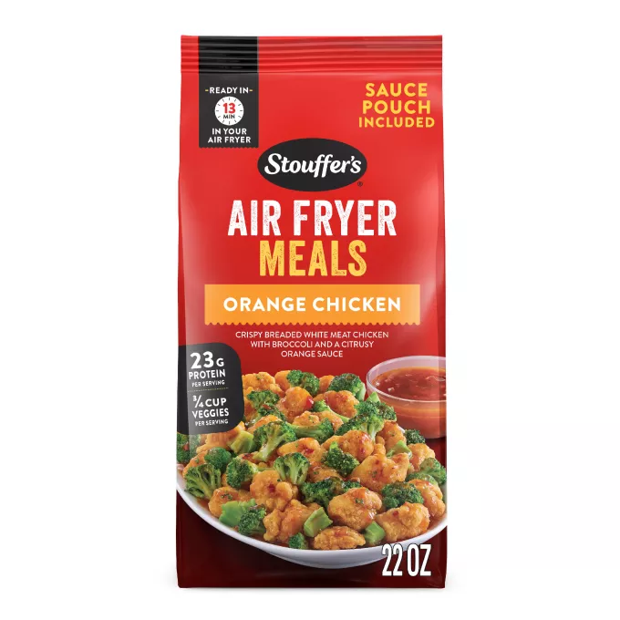 Vista frontal centrada de plato fuerte congelado de 22oz (1 lb 6 oz) 623 g para freidora de aire sabor Orange Chicken de STOUFFER'S.
