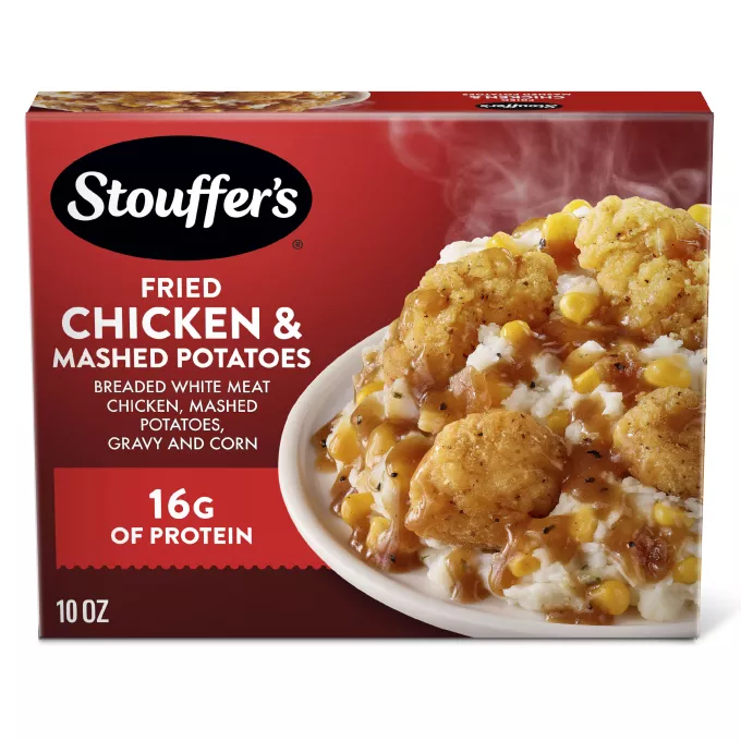 Vista frontal centrada de caja de 10oz (283g) de comida congelada de Pollo frito y puré de papas de STOUFFER'S.