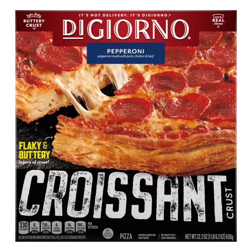 Caja de DiGiorno Croissant Crust Pepperoni Pizza que lee capas MANTECOSAS con el logo de masa de croissant.