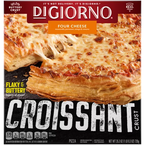 Caja de pizza DiGiorno Croissant Four Cheese, con etiqueta "¡Capas de masa CRUJIENTE y AMANTEQUILLADA!" y el logo Croissant