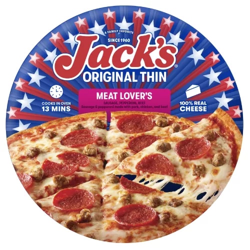 Un empaque de meat lover's pizza con una etiqueta morada, una espátula bajo una pizza y el logotipo de Jack's sobre un fondo marrón.