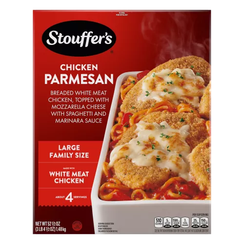 Caja de Chicken Parmesan con un plato y una fuente de pollo y espaguetis debajo del nombre del producto y una etiqueta que dice "25% MÁS POLLO".
