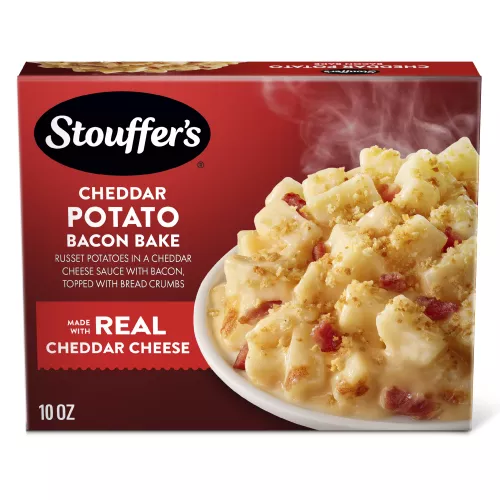 Caja de Cheddar Potato Bake con un plato de papas doradas debajo del nombre del producto y del logo de STOUFFER'S.