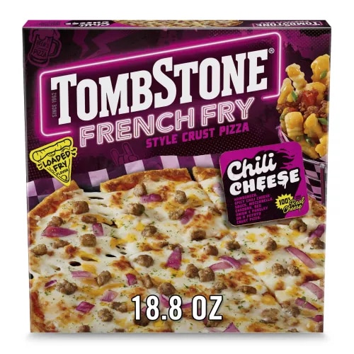 Vista frontal centrada de caja de pizza congelada Tombstone French Fry Style Crust Chili Cheese con peso neto de 18.8 oz 533 g.