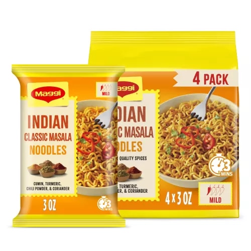 Vista frontal centrada de un paquete de 4 de fideos Maggi sabor Indian Classic Masala Noodles.