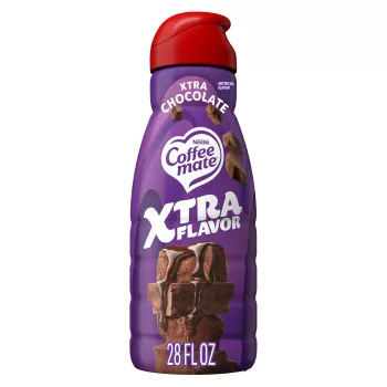 Vista frontal centrada de una botella de 28 fl oz de creamer COFFEE MATE Xtra Chocolate sin lácteos, 28 fl oz (828 ml).